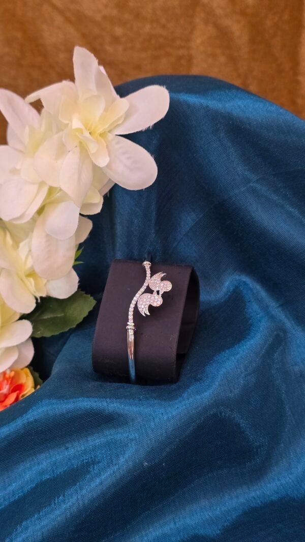 Regal Charm - Image 2
