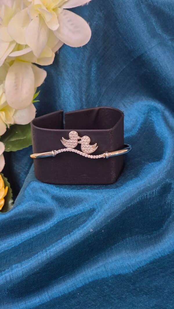 Regal Charm - Image 3