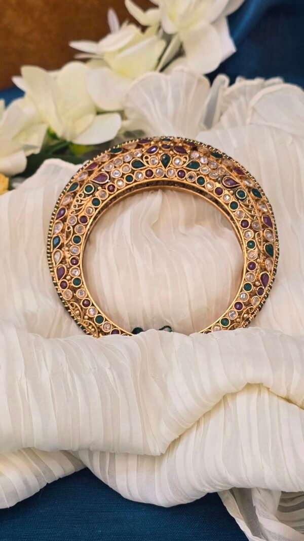 Antique Grace - Image 2