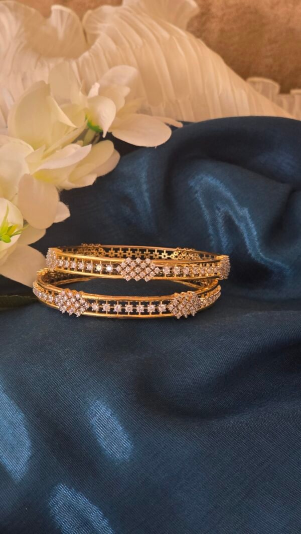 Elegant Crown Design - Image 3
