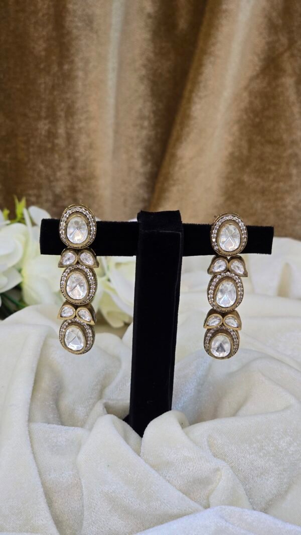 Divine Kundan