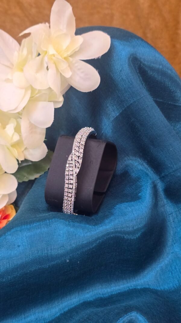 Elegant Twist