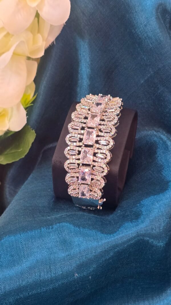 Luxe Spark - Image 3